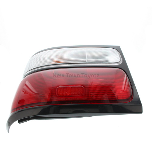 Genuine Toyota Left Hand Rear Tail Light / Lamp Includes Globes Sockets Wiring